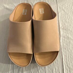 Fitflop Shuv Mules in Beige Buff